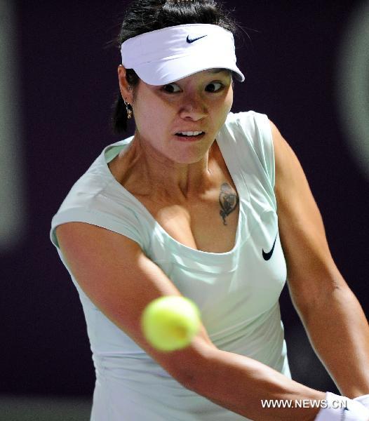 Li Na of China returns the ball during the second round match of women's singles against Fklara Zakopalova of the Czech Republic at the Qatar Ladies Open tennis tournament in Doha, Qatar, Feb. 23, 2011. Li lost 0-2. (Xinhua/Chen Shaojin) 