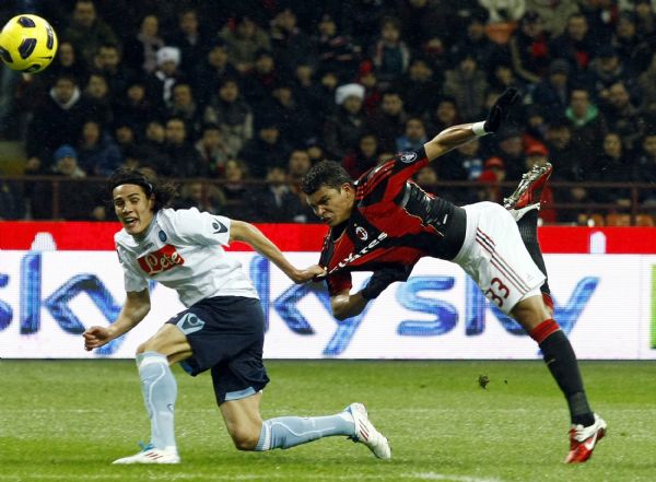 AC Milan's Thiago Silva fights for the ball with Napoli's Cavani during their Italian Serie A soccer match in Milan AC Milan's Thiago Silva (R) fights for the ball with Napoli's Edison Cavani during their Italian Serie A soccer match at the San Siro stadium in Milan February 28, 2011. (Xinhua/Reuters)