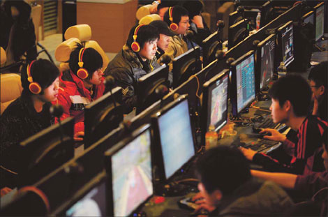 Young people play computer games at an Internet cafe in Taiyuan, capital of Shanxi province, in this file photo taken on Jan 16. 