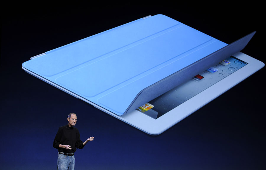 Steve Jobs, Apple&apos;s chief executive officer, introduces the iPad 2 at an event in San Francisco, the United States, March 2, 2011. Apple Inc. on Wednesday unveiled the second generation of its iPad, in a move to stay ahead in the increasingly crowded tablet computer arena. [Xinhua]