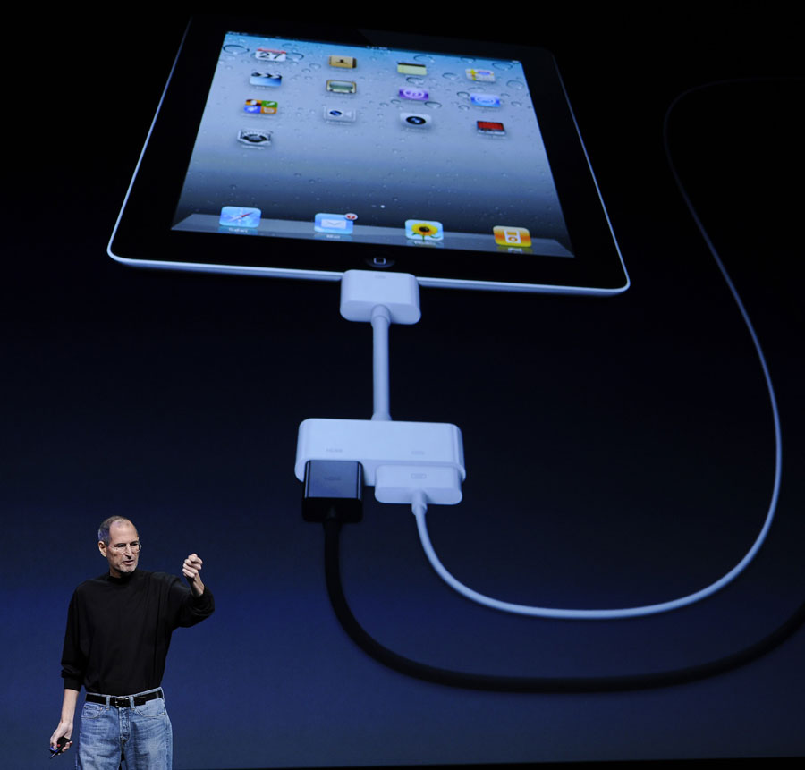 Steve Jobs, Apple&apos;s chief executive officer, introduces the iPad 2 at an event in San Francisco, the United States, March 2, 2011. Apple Inc. on Wednesday unveiled the second generation of its iPad, in a move to stay ahead in the increasingly crowded tablet computer arena. [Xinhua]