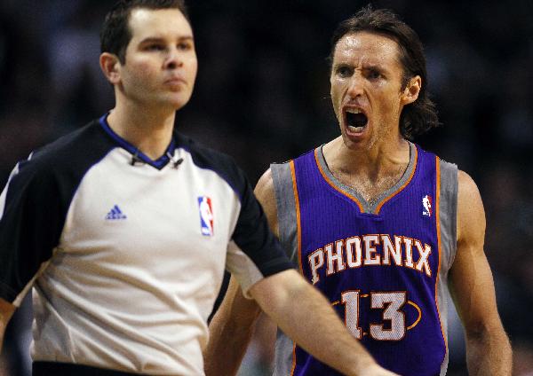 Phoenix Suns guard Steve Nash (R) yells at the official after being called for a technical foul in the second quarter of their NBA basketball game against the Boston Celtics in Boston, Massachusetts March 2, 2011. Suns lost 103-115. (Xinhua/Reuters Photo)