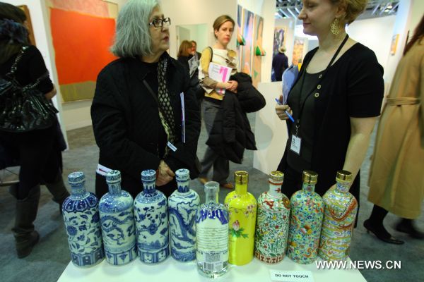 Works by Li Lihong are displayed during the Armory Show in New York, the United States, March 3, 2011. The annual Armory Show, a leading fine art fair, kicked off on Thursday with the participation of artists, galleries, collectors, critics and curators from all over the world. (Xinhua/Wu Kaixiang) (zw) 