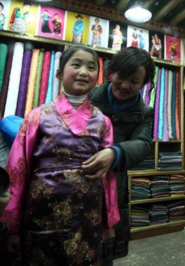 Tibetans swamp markets ahead of new year