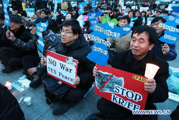 South Koreans shout slogans during a protest against the South Korea-U.S. military drills in Seoul, March 5, 2011. [Xinhua] 