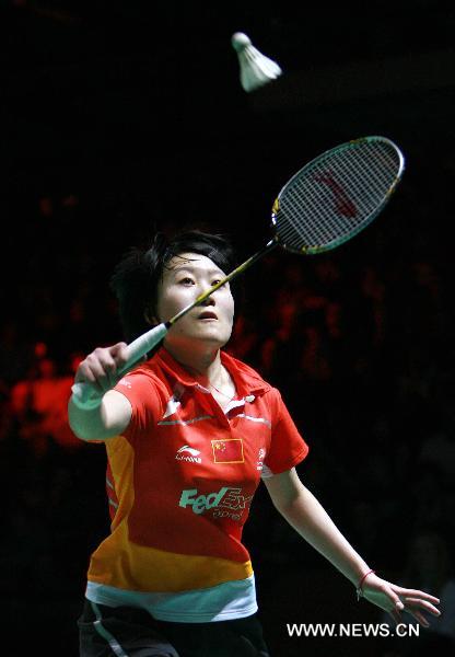 China&apos;s Liu Xin returns the shuttlecock to Ji Hyun Sung from South Korea during their semi-finals of women&apos;s singles at the Yonex German Open Badminton Grand Prix Gold 2011 in Mulheim, Germany, March 5, 2011. Liu Xin won 2-0 to enter the final.