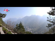 Jiuhua Shan, or the Nine Magnificent Mountains, is the southernmost peak of China's four Buddhist holy mountains, nestled in southern Anhui Province. It is not only a popular destination for Buddhist pilgrims and summer tourists, but also home to hundreds of monks and villagers.[by Johanna Yueh/China.org.cn]
