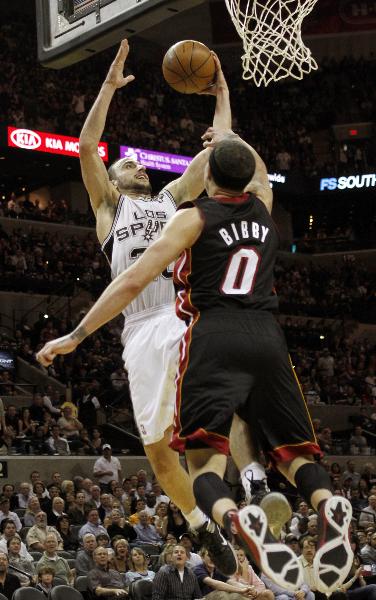 San Antonio Spurs Manu Ginobili (L) goes to the basket against Miami Heat Mike Bibby during the second half of their NBA basketball game in San Antonio, Texas, March 4, 2011. (Xinhua/Reuters Photo)