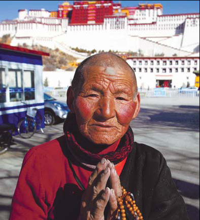 Buddhists flock to the Potala Palace during the festival.