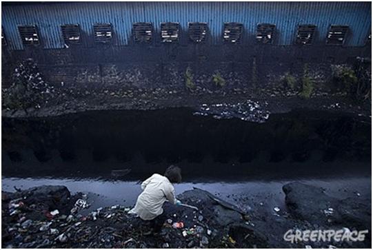 'Black river' in  south China's Xintang Township, Guangzhou Province [Greenpeace]
