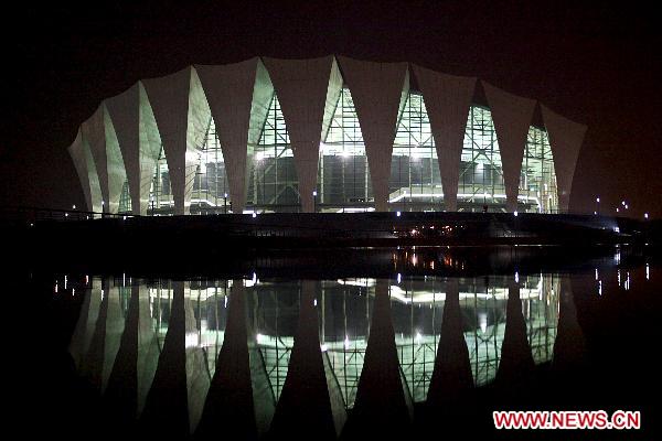 Photo taken on March 8, 2011 shows a night view of Shanghai Oriental Sport Center which is under lighting test. The 14th FINA World Championships is to be held here from July 16 to July 31, 2011. [Xinhua/Xu Zhengkui]