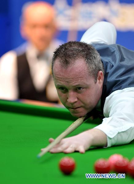 World No.1 player John Higgins of Scotland competes during the group round against Peter Ebdon of England at the Hainan Snooker Classic in Boao, South China's Hainan Province, March 10, 2011. Higgins won the match 2-1..(Xinhua/Guo Cheng)