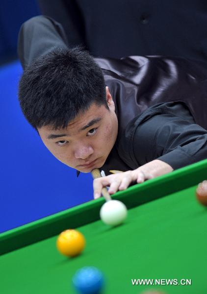 Ding Junhui of China competes during the group round against Graeme Dott of Scotland at the Hainan Snooker Classic in Boao, south China's Hainan Province, March 10, 2011. Dott won the match by 2-0.(Xinhua/Guo Cheng) 