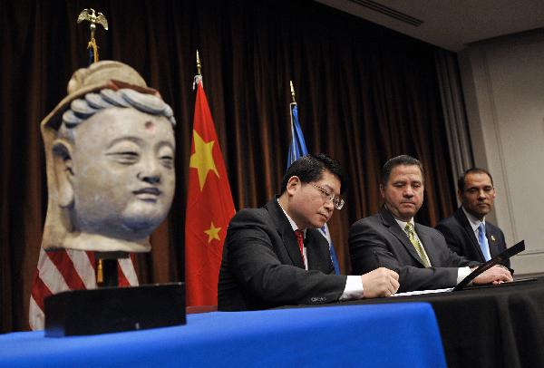 (R-L) U.S. Immigration and Customs Enforcement (ICE) Deputy Director Kumar Kibble, U.S. Customs and Border Protection (CBP) Deputy Commissioner David Aguilar and Chinese Embassy's Deputy Chief of Mission and Minister Deng Hongbo sign a paper during an ancient Chinese artifacts returning ceremony in Washington D.C., capital of the United States, March 11, 2011. 