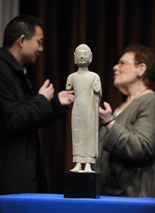 A China's Northern Qi Dynasty limestone Buddha is presented during an ancient Chinese artifacts returning ceremony in Washington D.C., capital of the United States, March 11, 2011. 