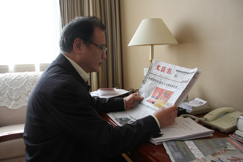 NPC deputy Chu Junhao reads newspapers after lunch at Beijing's Jingxi hotel on Friday, March 11, 2011. The Jingxi hotel, where some NPC deputies live during the NPC's annual session, provides NPC deputies with a daily variety of newspapers. 