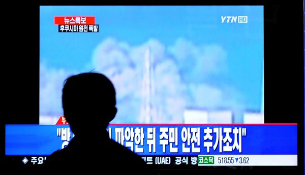 Subway TV in South Korea shows the explosion occurred at Japan's Fukushima No.1 nuclear. [Xinhua] 