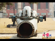 The museum is built on the original place of the first water plant in Beijing- Zhongzhimen Water Plant. Inside the museum, 130 real objects, 110 pictures, 40 models and sand tables on display reflect the 90-year-old history of Beijing tap water. [Photo by Jianping]