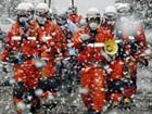 Chinese rescuers brave snow