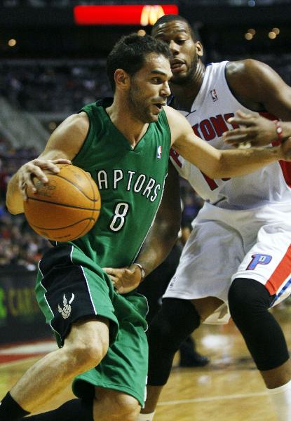 Raptors' Calderon drives past Pistons' Monroe during the first half of their NBA basketball game in Auburn Hills, Michigan March 16.(Xinhua/Reuters Photo) 