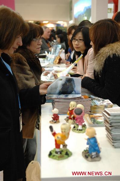 Visitors consulte at the exhibition area of Chinese tourism during the 18th international tourism exhibition in Moscow, Russia, March 16, 2011. The four-day tourism exhibition kicked off in Moscow on Wednesday.