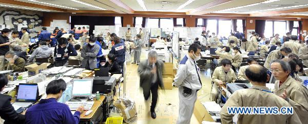 Experts work at the disaster countermeasures unit in Fukushima, March 19, 2011. Nuclear experts, emergency staff and firefighters gathered here to deal with the situation of Japan&apos;s Fukushima No.1 nuclear power plant. [Xinhua]