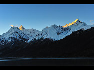 Ranwu Lake is called 'the Tibetan Switzerland.' The lake is set more than 3,800 meters above sea level and has an area of 22,000 square km. The seasons dictate the water's color, which ranges from aquamarine to turquoise. When the sun rises, the lake looks like a mirror reflecting snow-capped mountains, white clouds and the surrounding forest.[KingzenQue/forums.nphoto.net]