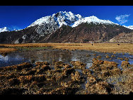 Rawu (also known as Rawok) is the name of a small town and village in Nyingchi Prefecture of the Tibet Autonomous Region of China.[KingzenQue/forums.nphoto.net]