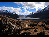 Rawu (also known as Rawok) is the name of a small town and village in Nyingchi Prefecture of the Tibet Autonomous Region of China.[KingzenQue/forums.nphoto.net]