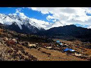 Rawu (also known as Rawok) is the name of a small town and village in Nyingchi Prefecture of the Tibet Autonomous Region of China.[KingzenQue/forums.nphoto.net]