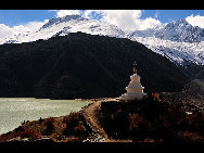 Rawu (also known as Rawok) is the name of a small town and village in Nyingchi Prefecture of the Tibet Autonomous Region of China.[KingzenQue/forums.nphoto.net]