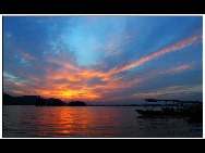 The East Lake is a big lake in Wuchang that has lots of bays and measures about 35 square kilometers. It is surrounded by urban area or small parks. The whole park is divided into six scenic areas: the Tingtao Scenic Area, the Moshan Scenic Area, the Luoyan Scenic Area, the Baima Scenic Area, the Luohong Scenic Area and the Chuidi Scenic Area. [天圣/forums.nphoto.net]