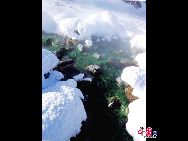 Located in northeast China's Jilin Province, Changbai Moutains is a national 5A-level destination well-known for snow scenery and numerous mineral springs. It boasts marvelous lakes, spectacular falls, amazing hot springs, thick forest and rare animals. [Courtesy of Changbai Mountain Tourist Administration]  