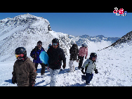 Changbai Mountains situated in northeast China's Jilin Province is an ideal place for skiing in winter. The gorgeous winter retreat attracts millions of skiing lovers from around the world every year with its thick snow coat and marvelous scenery in winter. [Courtesy of Changbai Mountain Tourist Administration]  