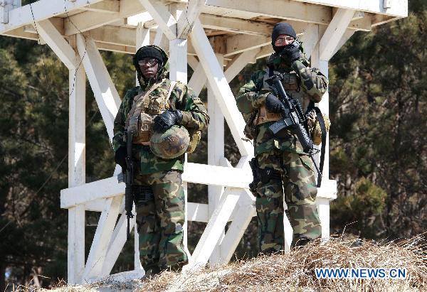 Soldiers participate in the Combined Joint Logistics Over-The-Shore Operations (CJLOTS) during the joint military exercise Foal Eagle 2011 between South Korea and the United States at Anmyeondo beach in Chungcheong province of South Korea on March 23, 2011. South Korea and the United States started the month-long joint military exercise, &apos;Foal Eagle&apos;, on Feb. 28. [Park Jin Hee/Xinhua]