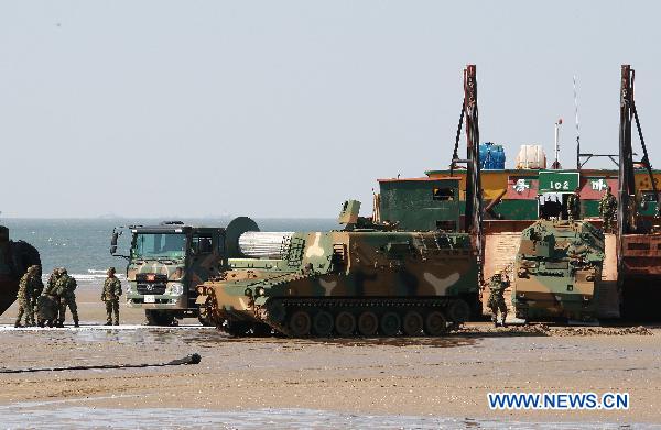 Soldiers participate in the Combined Joint Logistics Over-The-Shore Operations (CJLOTS) during the joint military exercise Foal Eagle 2011 between South Korea and the United States at Anmyeondo beach in Chungcheong province of South Korea on March 23, 2011. South Korea and the United States started the month-long joint military exercise, &apos;Foal Eagle&apos;, on Feb. 28. [Park Jin Hee/Xinhua]