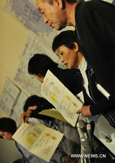 Volunteers promulgate knowledges about nuclear-radiation-protection at the disaster countermeasures unit in Fukushima City, Japan, March 25, 2011. The city has been witnessing a change of people&apos;s life since the nuclear crisis broke out at the the crippled Fukushima Daiichi nuclear power plant after the earthquake. [Huang Xiaoyong/Xinhua]