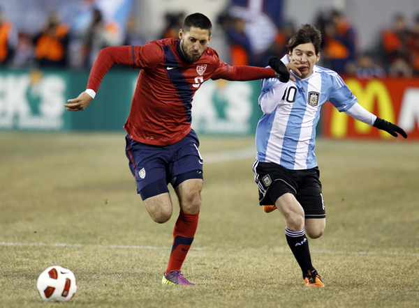 Clint Dempsey (L) of the U.S. Is challenged by Argentina's Lionel Messi during their international friendly soccer match in East Rutherford, New Jersey, March 26, 2011. (Xinhua/Reuters Photo)