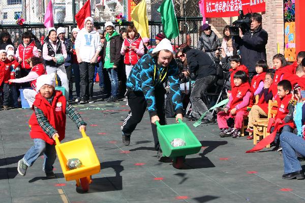 Swedish students join Chinese traditional games