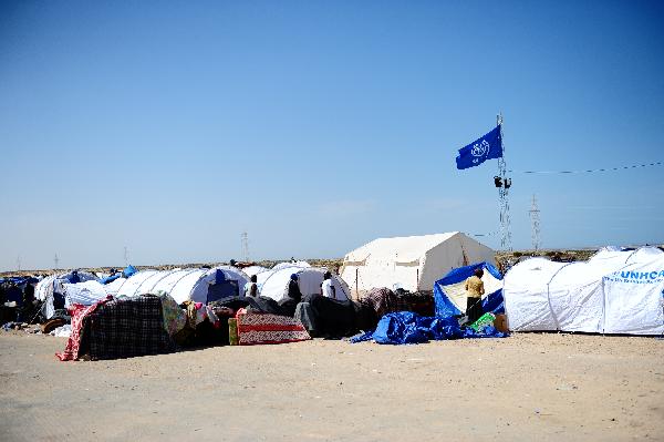 Refugees from Libya are seen at a camp in Tunisia near Libya, March 26, 2011. [Yang Guang/Xinhua]