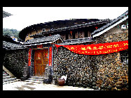 Photo shows the Tianluokeng Tulou, earth buildings in Chinese, in Nanjing County, southeast China's Fujian Province. Built on a base of stone, the thick walls of Tulou were packed with dirt and fortified with wood or bamboo internally. The architectural arts of the Fujian Tulou can be traced back nearly 1,000 years, and their design incorporates the tradition of fengshui (favorable siting within the environment). [老人河  /forums.nphoto.net]