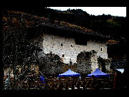 Photo shows the Tianluokeng Tulou, earth buildings in Chinese, in Nanjing County, southeast China's Fujian Province. Built on a base of stone, the thick walls of Tulou were packed with dirt and fortified with wood or bamboo internally. The architectural arts of the Fujian Tulou can be traced back nearly 1,000 years, and their design incorporates the tradition of fengshui (favorable siting within the environment). [老人河  /forums.nphoto.net]