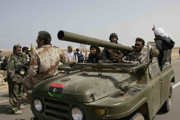 Libya rebels forced to evacuate 