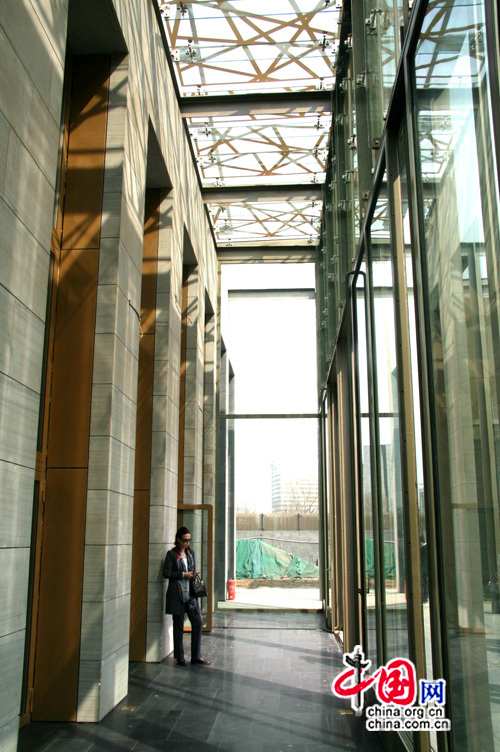 Intérieur de la nouvelle ambassade de France en Chine, située 60 rue Tianze, dans l'arrondissement Chaoyang à Beijing.