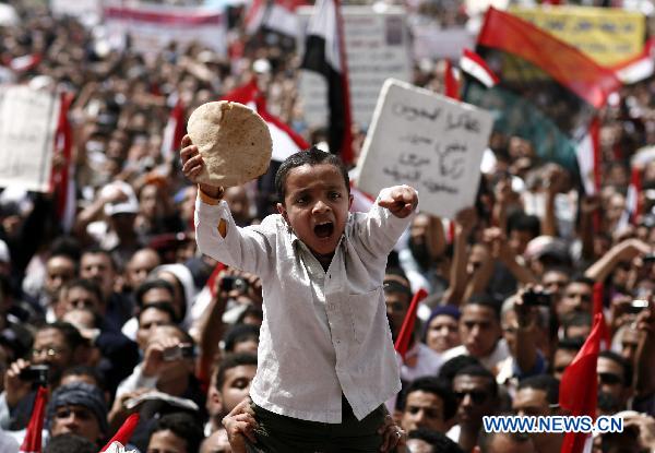 Protesters gather in Tahrir Square, the focal point of the Jan. 25 revolution, in Cairo, Egypt, April 1, 2011. [Wissam Nassar/Xinhua]