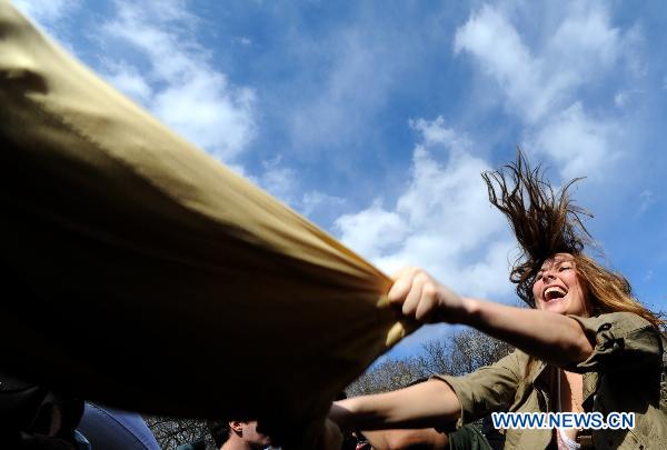 A woman participates in a pillow fight at the Union Square in New York, the United States, April 2, 2011. Crowds of revelers equipped with soft pillows enjoyed Saturday a massive pillow fight during the International Pillow Fighting Day here in New York. 