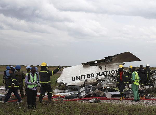 Rescuers gather at N'Djili airport in Kinshasa on Monday. Around 32 people were killed in a plane crash on Monday afternoon in the capital city Kinshasa of the Democratic Republic of Congo (DR Congo). [Xinhua/Reuters]