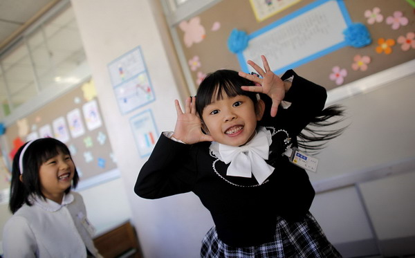 Schools re-open in Japan&apos;s quake zone