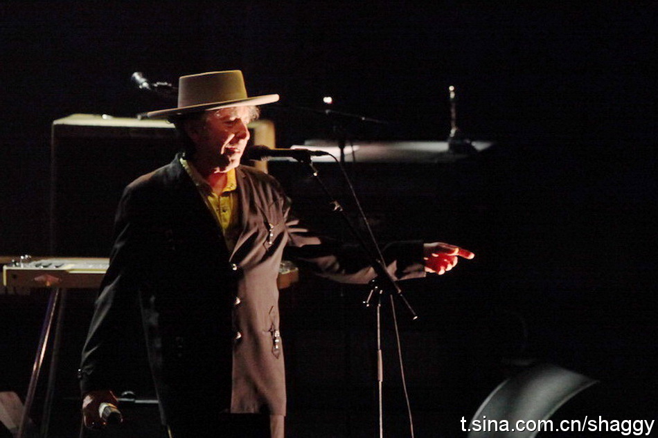 US music icon Bob Dylan kicked off his first China concert on Wendesday night at the Workers' Gymnasium in Beijing. 