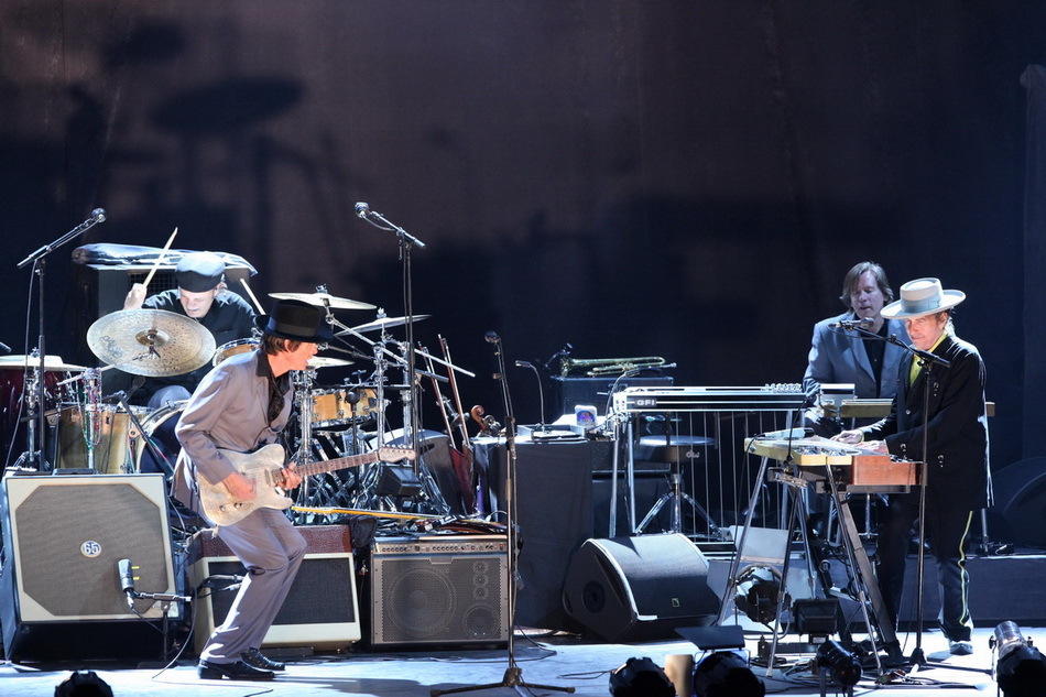 US music icon Bob Dylan kicked off his first China concert on Wendesday night at the Workers' Gymnasium in Beijing. 